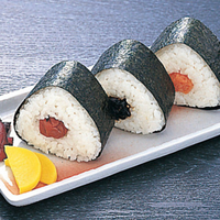 Inomata 2-Piece Triangular Sushi / Onigiri Mold